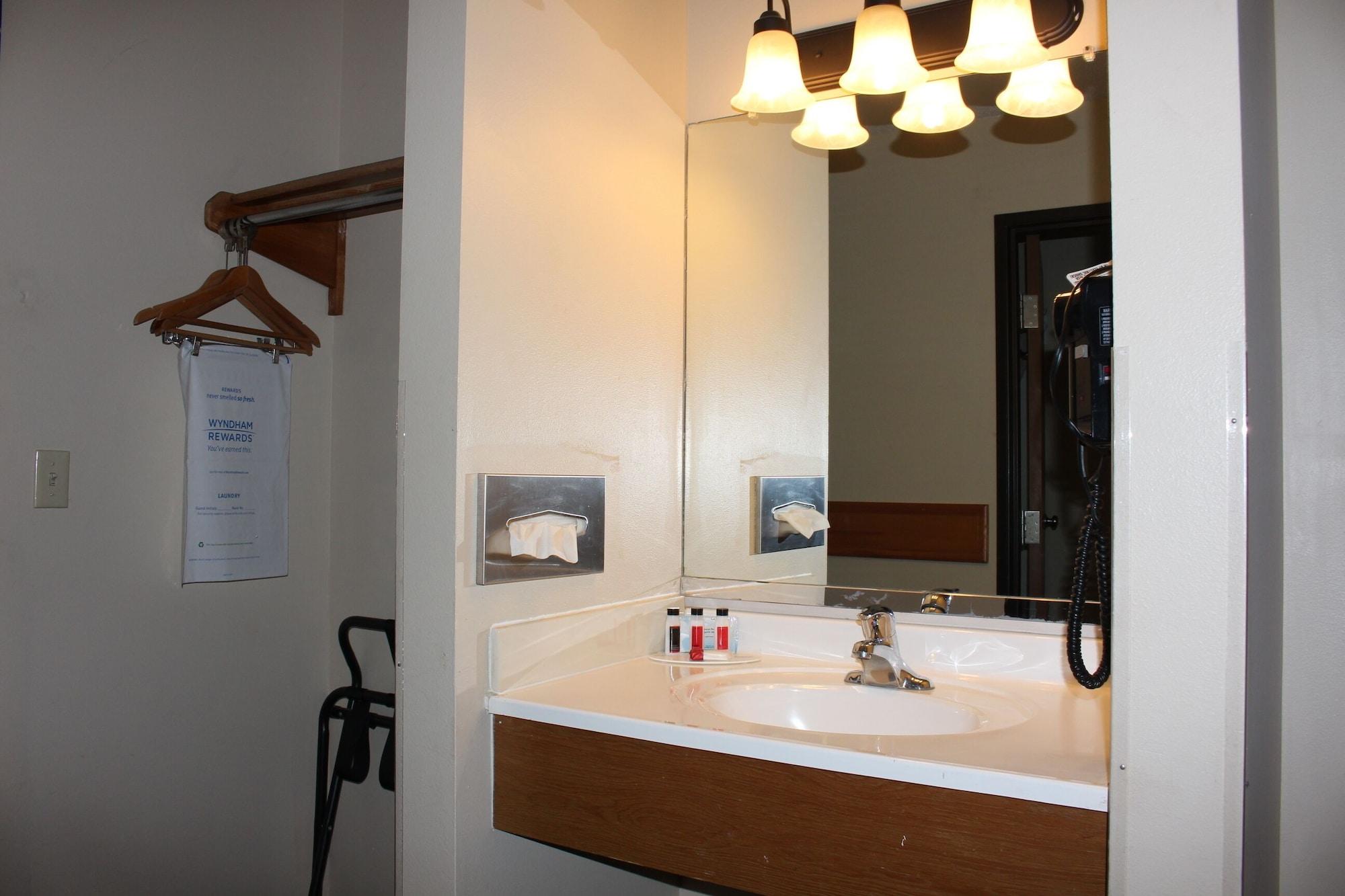 Hotel Super 8 By Wyndham Chamberlain Sd Extérieur photo