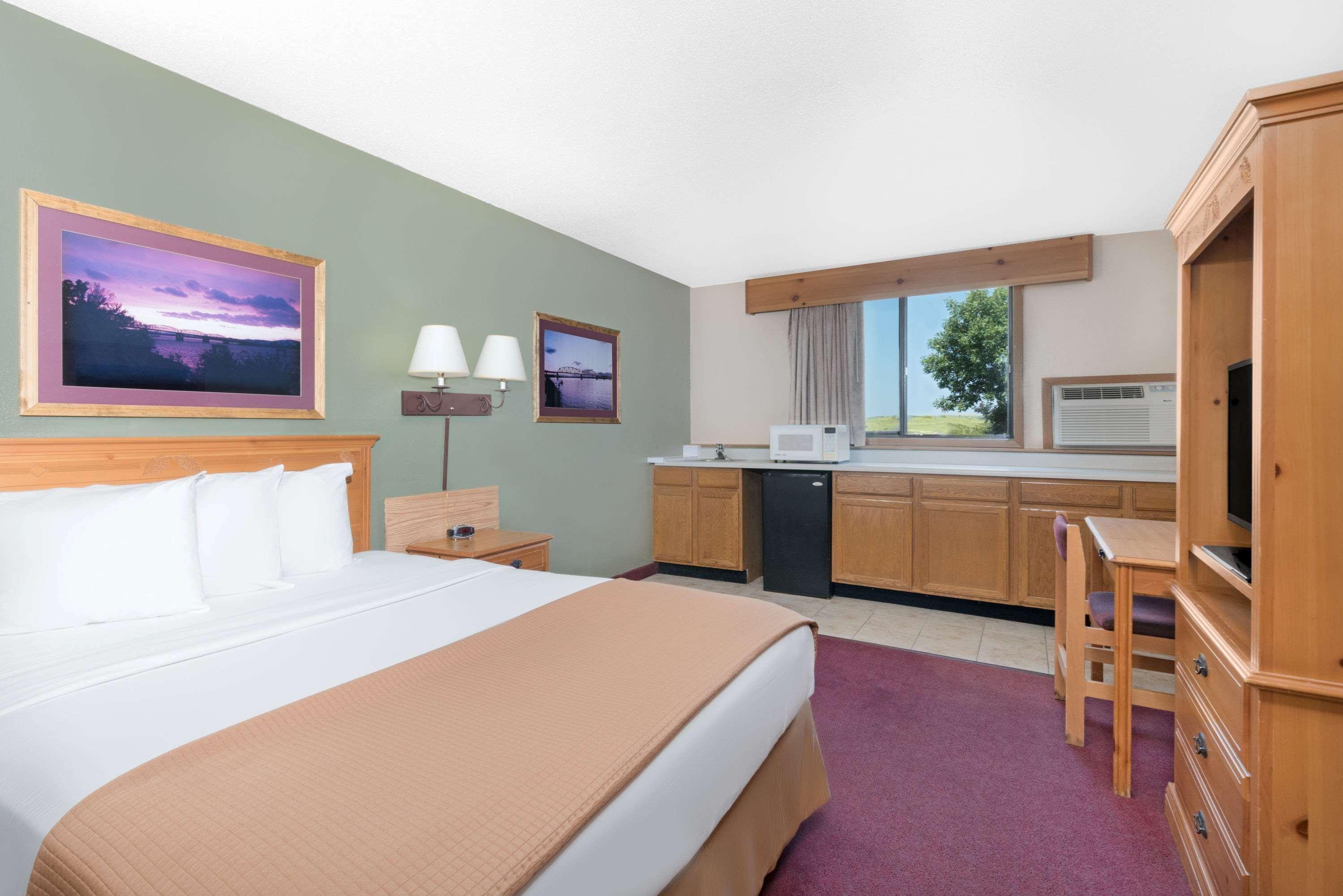 Hotel Super 8 By Wyndham Chamberlain Sd Extérieur photo